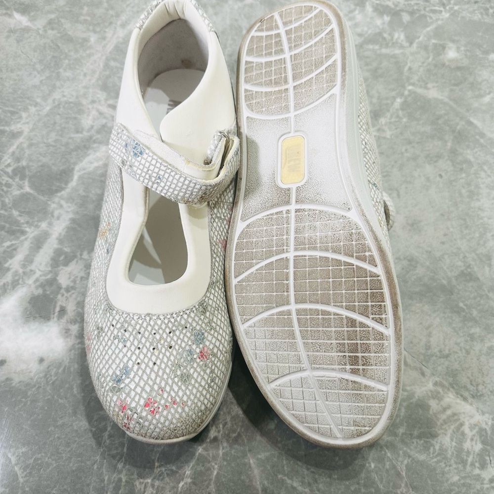 Drew Shoes Womens 12 WW Rose Mary Jane - White Floral Snakeskin Pattern 14375-48 - Picture 5 of 5